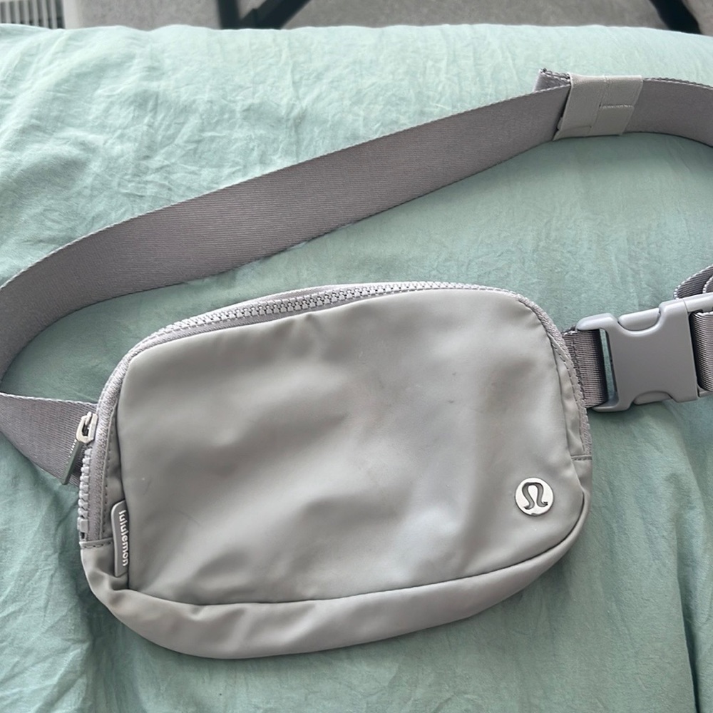 COPY - lulu lemon belt bag